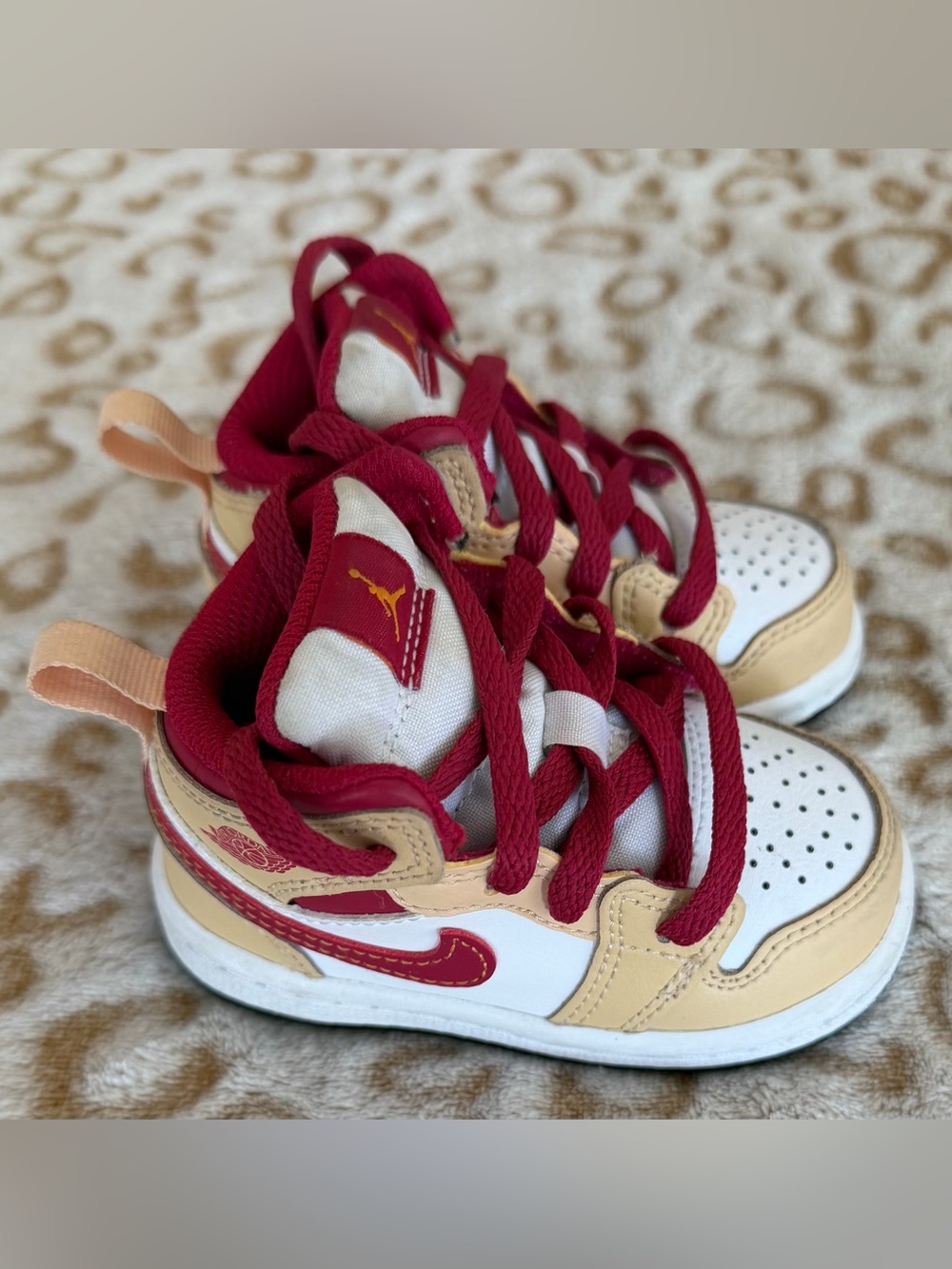 Air Jordan 1 Mid Toddler Light Curry Cardinal
Red 640735-201 Size: 4C - Picture 3 of 10